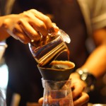 باریستا  در محوطه کافی شاپ