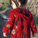 دختر سه ساله امام حسین با لباس خونین در صحرای کربلا