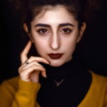 میخوام زیباترین عکس زن دختر ایرانی را بسازم ، با مشخصاتی که خودم میگم ، دماغ کوچک ، ابرو هایی مشکی ، مویی بلند و مشکی ، لبی بزرگ و زیبا ، فکی زاویه دار ، چشمانی بزرگ و کشیده ، چشمانی به رنگ زیتونی ، پوستی به رنگ سفید
