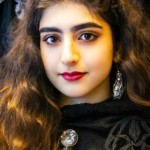 یک دختر 23 ساله زیبای ایرانی با چشم ‌های آبی موهای قهوه ای و کارش سالن آرایشی هست قد ۱۷۵ و وزن 75 کیلوگرم