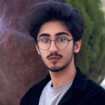 پسر جوان ایرانی تبار زیبا با عینک گرد روی صورتش