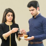 دختر عراقی تشکر از پسر ایرانی هنگام گرفتن چای