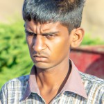 پسری با جدیت در انجام وظایف