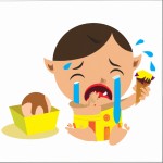 نوزادی که دارد بستنی میخورد و گریه میکند