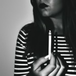 لیسا با سیگار و سیاه سفید