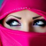 زن زیبا و محجبه