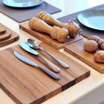میز صبحونه با لوازم چوبی