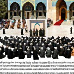 در حیاط  (بیت المقدس) قبله ی اول مسلمانان نماز جماعت را به تصویر بکش. در سه صف اول این نماز، مردان باشند و در دو صف آخر زنان باشند. امام جماعت هم رهبر ایران (آیت الله خامنه ای) باشد. تصویر نمازگزاران و امام جماعت واضح باشد.