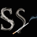 حرف S به شکل سیگار در حال تبدیل شدن به دود و بکگراند مشکی