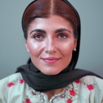 یک زن ایرانی زیبا، 45 ساله ، مربوط به سال ۱۹۴۵، مانند پرتره عکس قدیمی، زن ایرانی، روسری روی قفسه سینه و اطراف گردن