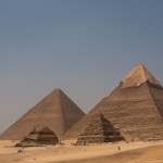 اهرام مصر  در ماه