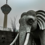 یک فیل در کنار برج میلاد تهران
