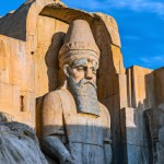 وَهامان یا هامان نام یک شخصیت افسانه‌ای است که در اساطیر فرهنگی مثل کتاب مقدّس زرتشتی به عنوان مشاور وزیر شاه آحمد و پس از آن شاه خسرو ساسانی ذکر می‌شود. وی به عنوان یک شخصیت منفی و دشمن ستمگر، شریک وزیر در نقشه‌هایی برای از بین بردن پسرنوادهٔ پهلوی شناخته می‌شود.