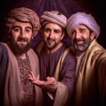 سلفی سه شاعر ایرانی قرن ۷ و ۸ یعنی سعدی و 
 حافظ و مولانا با لبخند و لباس‌های قدیمی زمان خودشان
