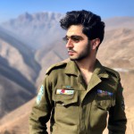 آرش کمانگیر بر بالای کوه با لباس ارتش ایران