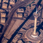 پرواز هواپیما بر فراز برج میلاد