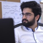 یک فرد با ایمان و مسلمان و متخصص حوضه هوش مصنوعی که داره تو تهران کارشناسی ارشد رشته هوش مصنوعی میخونه و در کنارش در شرکت های هوش مصنوعی هم کار میکنه و بعد از اتمام تحصیلش انشالله مهاجرت میکنه