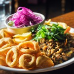 یه دیس عدس پلو با سالاد شیرازی و ته دیگ سیب زمینی و پیاز قرمز خورد شده ‌.با دوغ