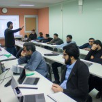تصویری از کارشناسان بانک ملی ایران بساز که در حال درس یادگیری هوش مصنوعی در کلاس آموزشی ساعت 8 صبح هستند.