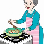 عکس یه زن ۵۰ ساله در حال اشپزی