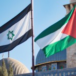 عکس مسجد الاقصی با پرچم فلسطین و ایران خیلی دقت کن برام خیلی مهمه که این دو پرچم با جزئیات زیاد بالاش باشه