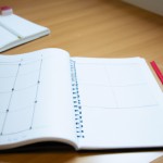 کتاب  ودفتر ومیزومداد