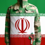 عکس سرباز که پرچم ایران به دست دارد