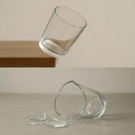 دوتا تصویر جدا از یک لیوان شیشه ای میخوام تو یک تصویر داره از لب میز میفته تو تصویر دوم افتاده رو زمین و شکسته